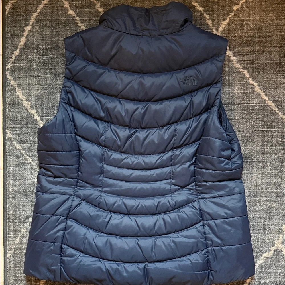 The North Face Women's Navy Quilted Vest - Picture 4 of 5